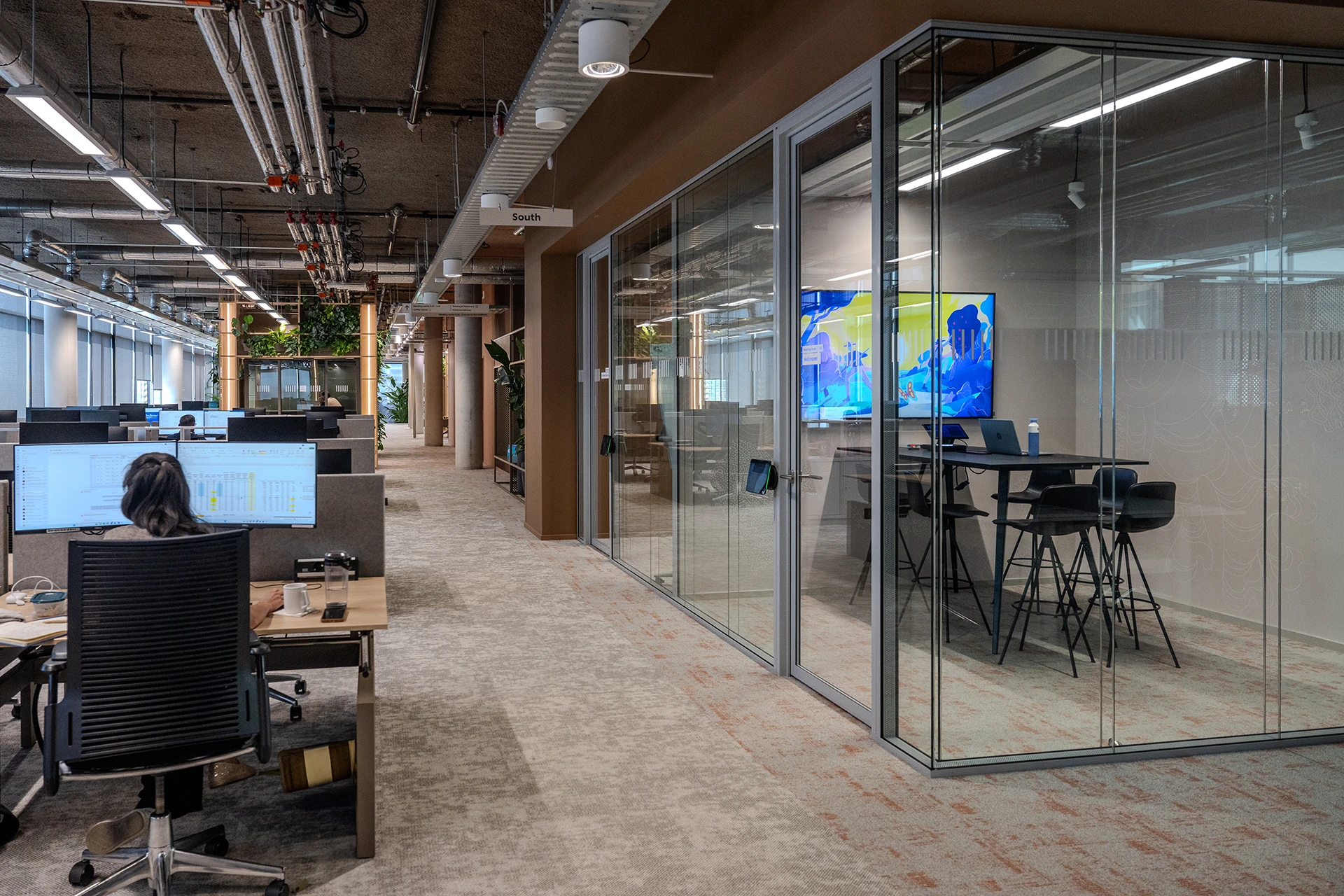 Unilever - Meeting room & Workspaces